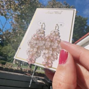 Urban soul pink flower gold tone drops earrings diamond shape 💠
